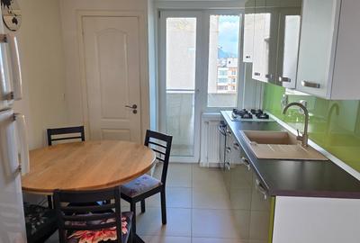 Apartament cu 3 camere decomandat în 22 Decembrie