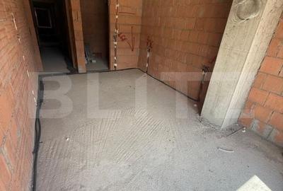 Apartament cu 3 camere decomandat în Tractorul