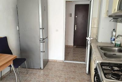 Apartament cu 3 camere decomandat în Traian
