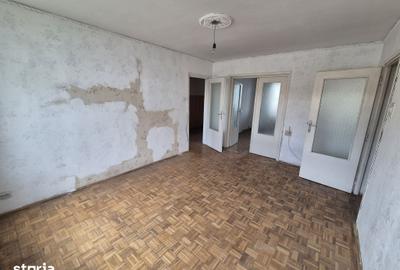 Apartament cu 3 camere semidecomandat în Central
