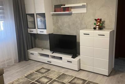 Apartament cu 2 camere semidecomandat, mobilat în Narcisa