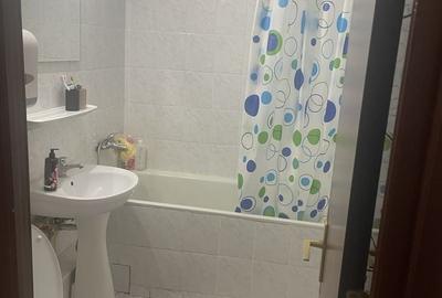 Apartament cu 3 camere decomandat în Exterior Vest