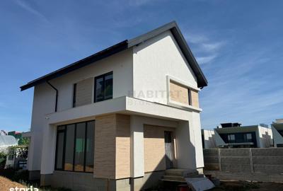 Casă cu 4 camere cu Teren 300 Mp în Central