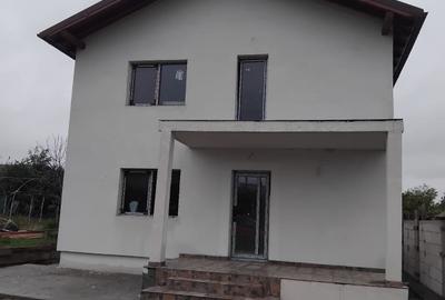 Casă individuală cu 4 camere cu Canalizare în Lumina - 1