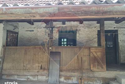 Casă cu 4 camere cu Teren 2800 Mp în Dezna - 2