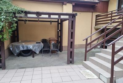 Casă cu 6 camere cu Canalizare în Central - 3