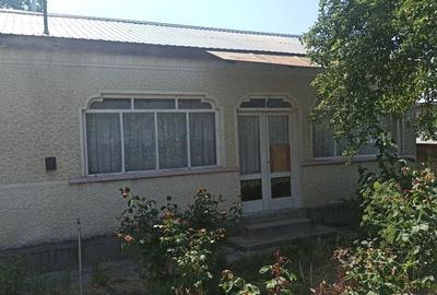 Casă individuală cu 3 camere cu Teren 2512 Mp în Traian (Zănești)