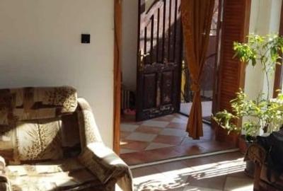 Casă individuală cu 3 camere cu Canalizare în UTA