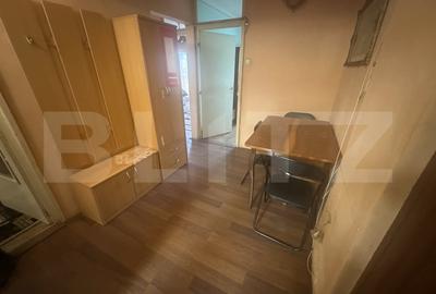Apartament cu 3 camere decomandat, mobilat în Micro 17