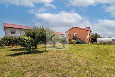 Casă cu Teren 1000 Mp în Central