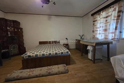 Casă cu 4 camere cu Teren 2621 Mp în Mihăilești
