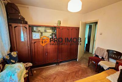 Apartament cu 2 camere decomandat în 1 Decembrie