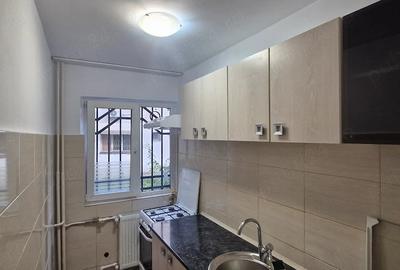 Apartament cu 3 camere semidecomandat în Casa de Cultură