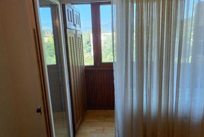 Apartament cu 3 camere decomandat în Petros