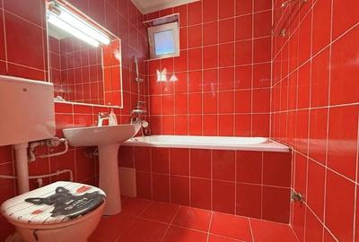 Apartament cu 4 camere decomandat în Medicină