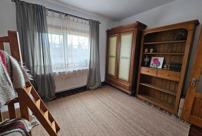 Casă cu 3 camere în Chevereșu Mare