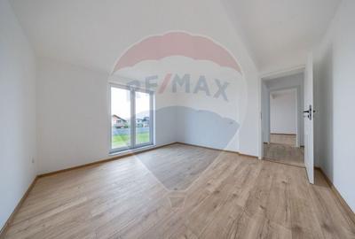 Casă cu 4 camere cu Teren 501 Mp în Sânpetru - 8