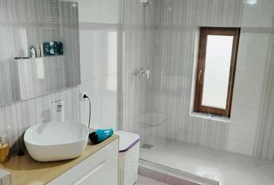 Casă cu 5 camere cu Teren 600 Mp în Central
