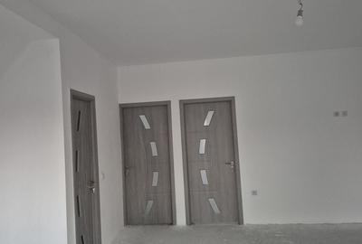 Casă cu 6 camere cu Teren 222 Mp în Lumina