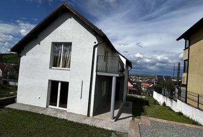 Casă cu 4 camere cu Teren 500 Mp în Câmpenești