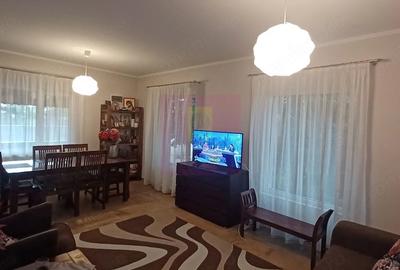 Casă cu Teren 362 Mp în Săbăreni