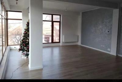 Spațiu comercial, de 50 mp, în Central