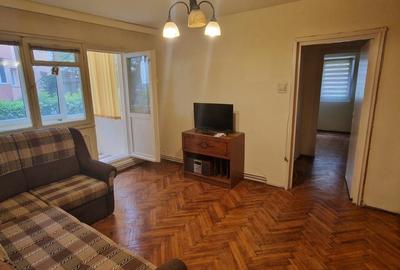 Apartament cu 2 camere semidecomandat în Centrul Civic