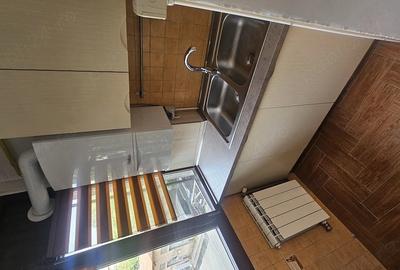 Apartament cu 2 camere decomandat în Craiovița Nouă