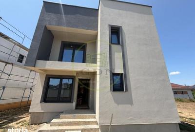 Casă cu 5 camere cu Teren 270 Mp în Malu Mare