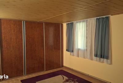 Casă cu 10 camere cu Canalizare în Central