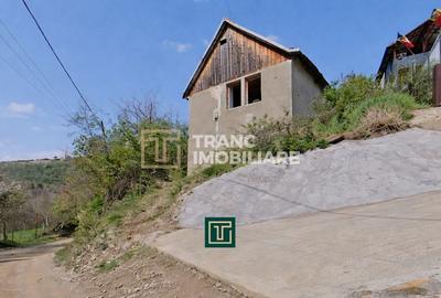 Casă cu 2 camere cu Teren 874 Mp în Covăsinț - 1