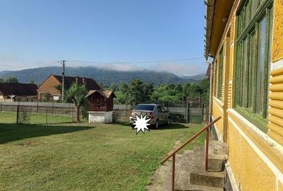 Casă cu 3 camere în Petriș