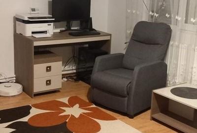 Apartament cu 4 camere decomandat în Micro 3