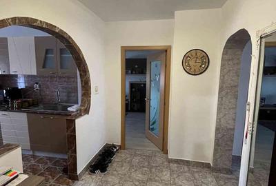 Apartament cu 3 camere decomandat în Brăilei