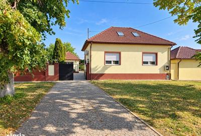Casă cu 3 camere decomandat în Mândruloc