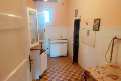 Casă cu 4 camere în Dâmbul Rotund