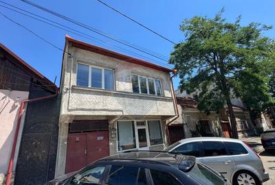 Casă individuală cu 3 camere cu Teren 60 Mp în Central