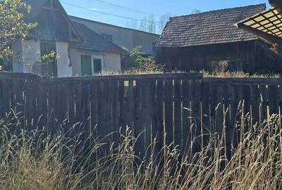 Casă cu 4 camere în Călățele