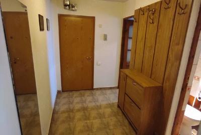 Apartament cu 3 camere semidecomandat în Circumvalațiunii