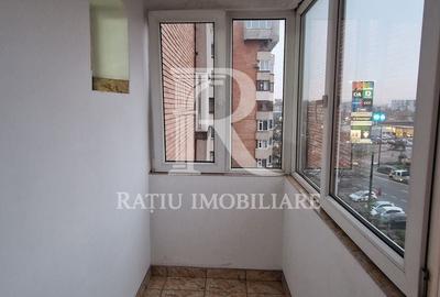 Apartament cu 4 camere decomandat în Decebal