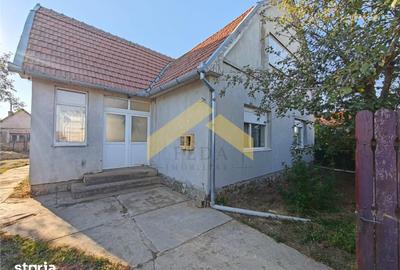 Casă cu 3 camere cu Teren 1440 Mp în Zădăreni