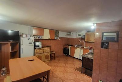 Casă cu 5 camere cu Teren 2465 Mp în Central - 4