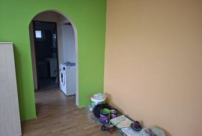 Apartament cu 2 camere nedecomandat în Simeria