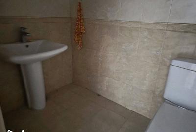 Casă cu 5 camere cu Teren 220 Mp în Orașul Nou - 7