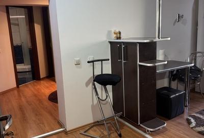 Apartament cu 3 camere semidecomandat în Central - 1