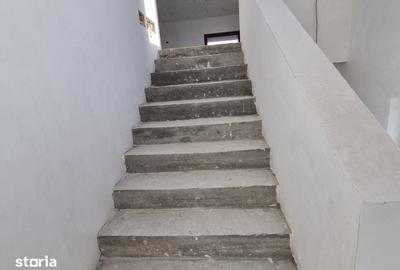 Casă cu 7 camere cu Teren 700 Mp în Miroslava - 2