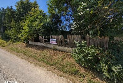 Teren de 2800 mp, în Periș