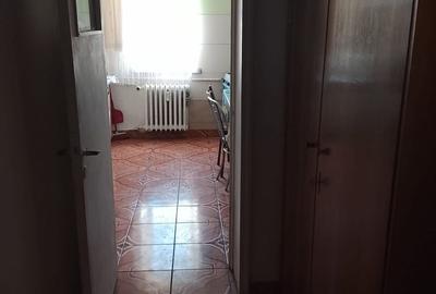Apartament cu 2 camere decomandat în Calea București