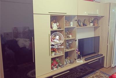 Apartament cu 3 camere decomandat în Podul de Piatră