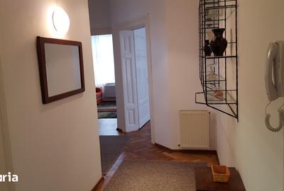 Apartament cu 3 camere în Sub Arini